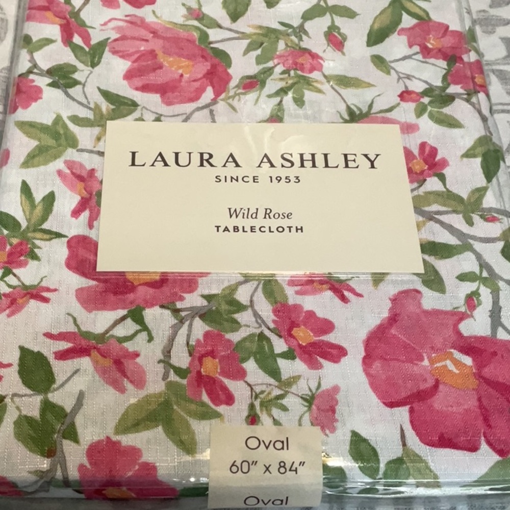 🌸 Laura Ashley Wild Rose tablecloth 52” x 70” oblong